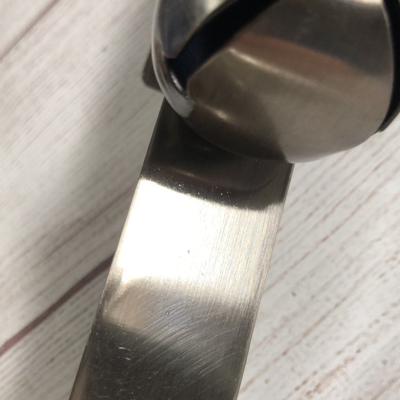 NWOT Brushed Nickel Over-The-Door Wreath Hanger with Bells - Picture 13 of 13